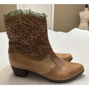 Corkys Carmella Ankle Boot Womens SIZE 11 Brown Leather Western Zip Floral